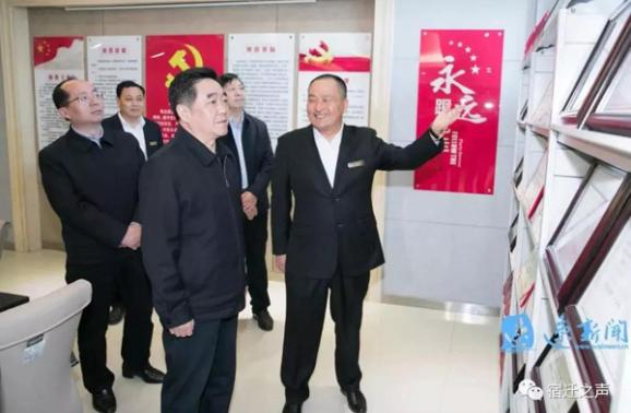 張愛(ài)軍到華夏集團(tuán)調(diào)研肯定建筑業(yè)貢獻(xiàn)：拿出扶持對(duì)策，做大做強(qiáng)